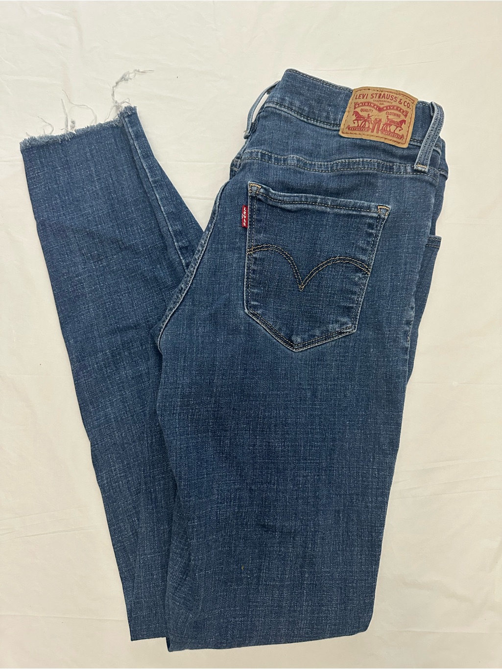 Levi’s311shapingskinnyjeanssize27darkwashrawhemstretchdenim